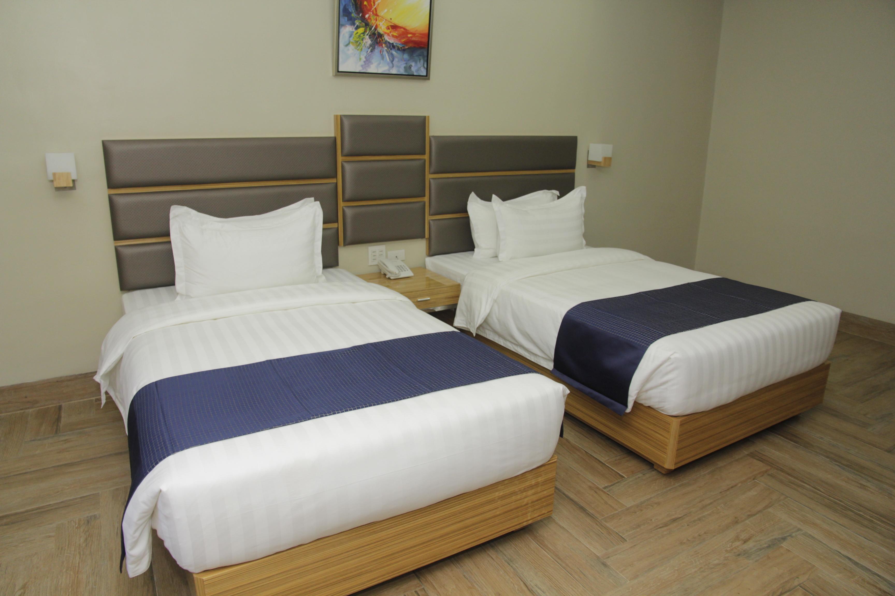 Sun Star Grand Hotel Manila Bagian luar foto