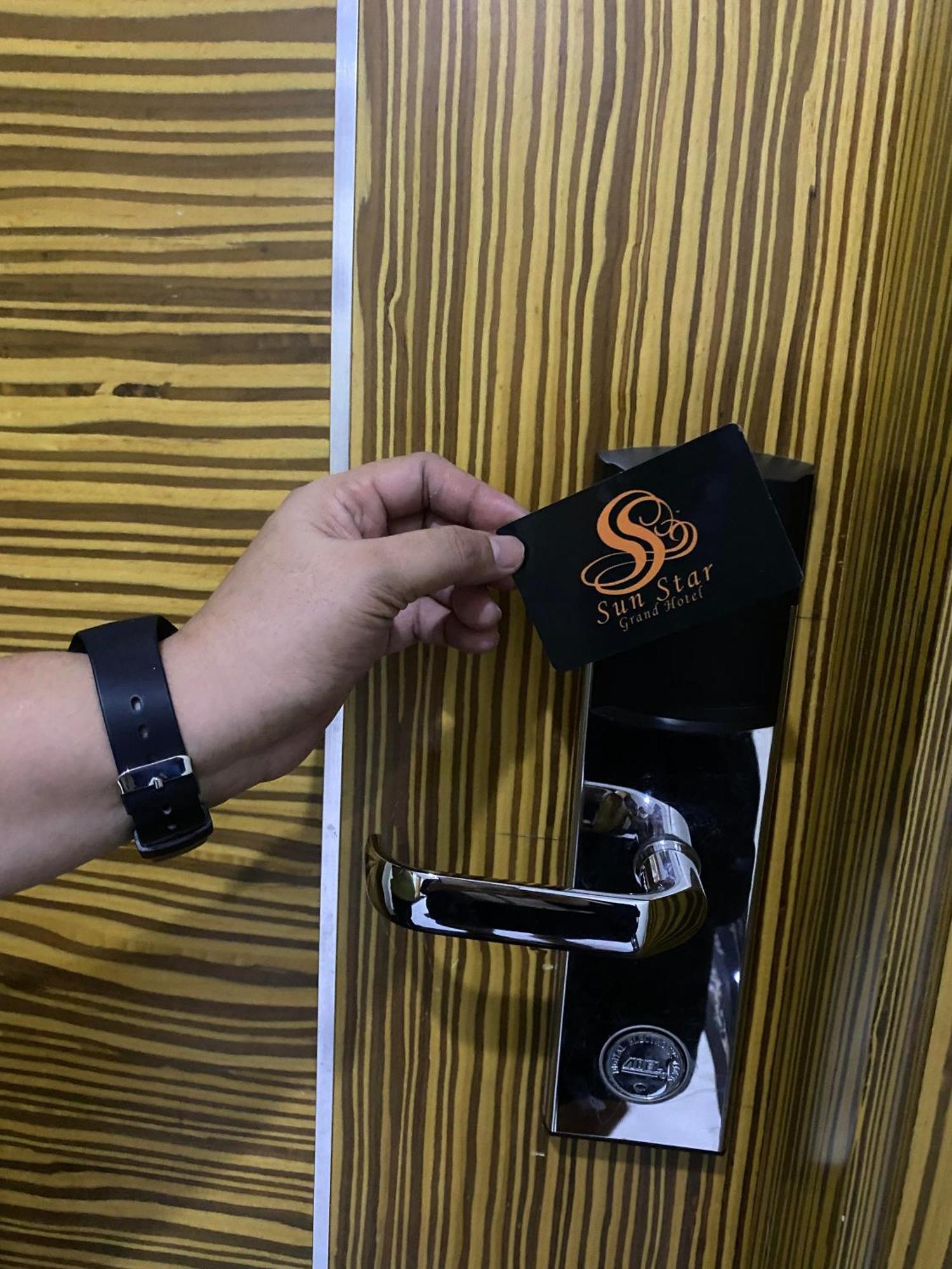 Sun Star Grand Hotel Manila Bagian luar foto